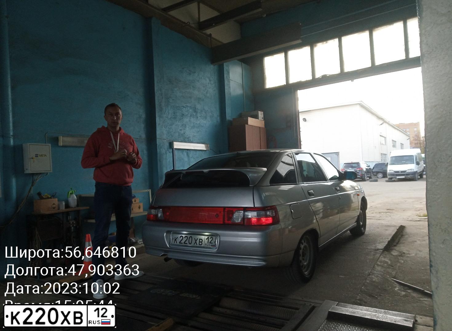 Фото автомобиля LADA 2112, 2006 — госномер К220ХВ12. Цвет: СВЕТЛО-СЕРЕБРИСТЫЙ МЕТАЛЛ