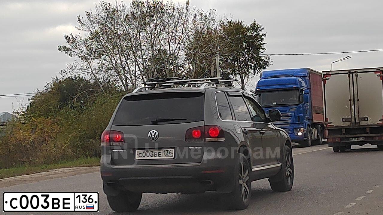 Фото автомобиля VOLKSWAGEN TOUAREG, 2008 — госномер Т287НЕ136. Цвет: СЕРЫЙ