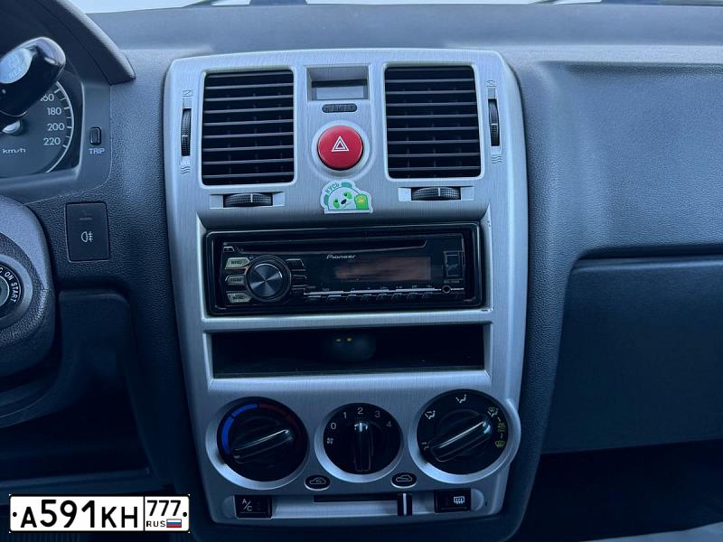 Фото автомобиля HYUNDAI GETZ, 2008 — госномер У714СТ48. Цвет: Красный