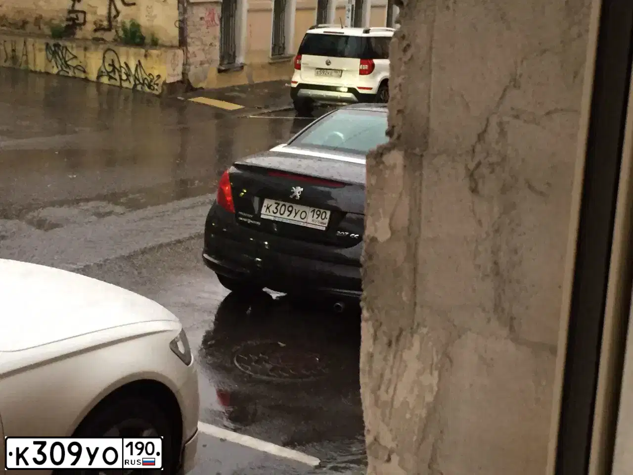 Фото автомобиля PEUGEOT T 207 CC, 2008 — госномер К309УО190. Цвет: ЧЕРНЫЙ