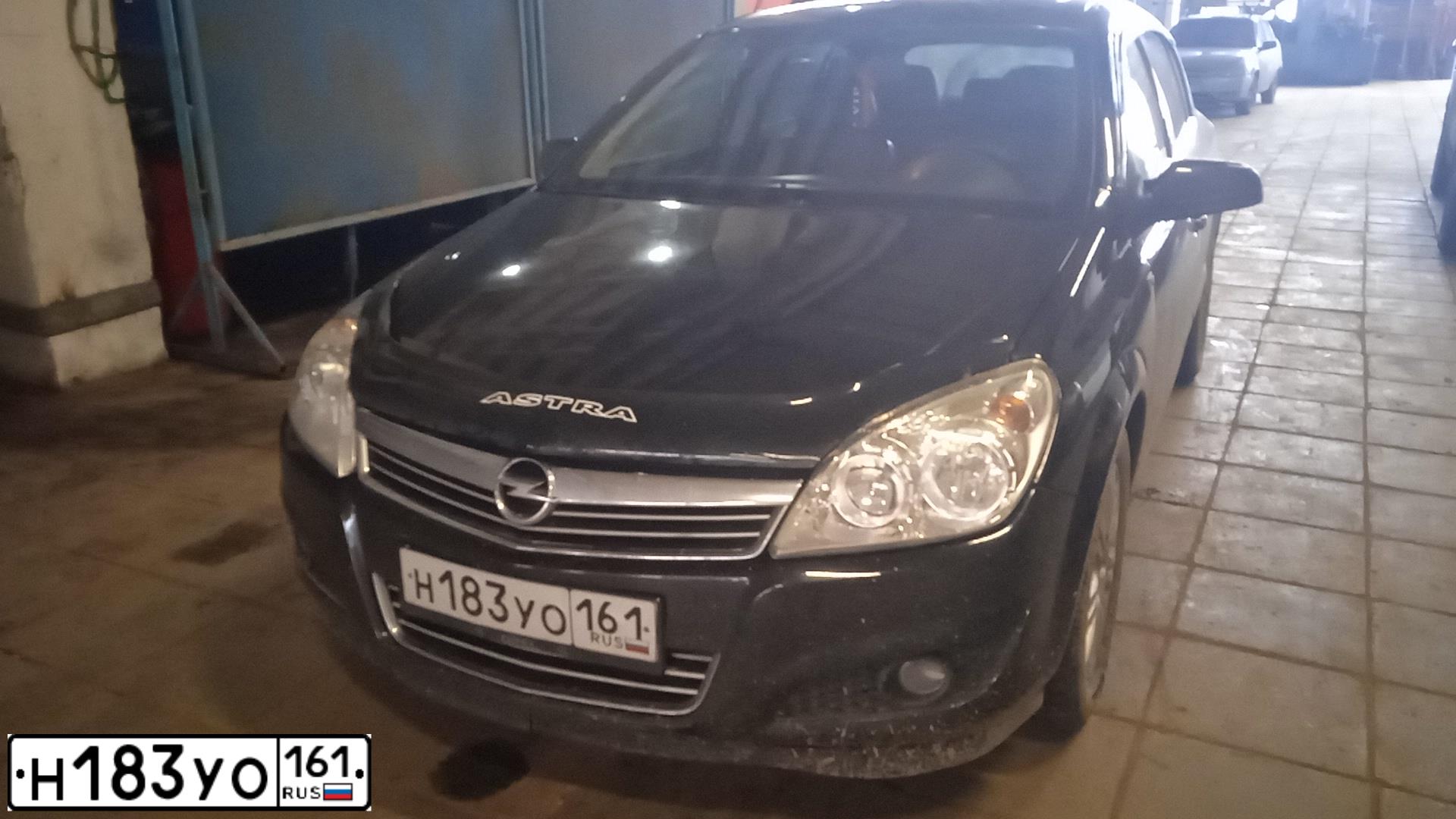 Фото автомобиля OPEL ASTRA, 2008 — госномер Н183УО161. Цвет: ЧЕРНЫЙ