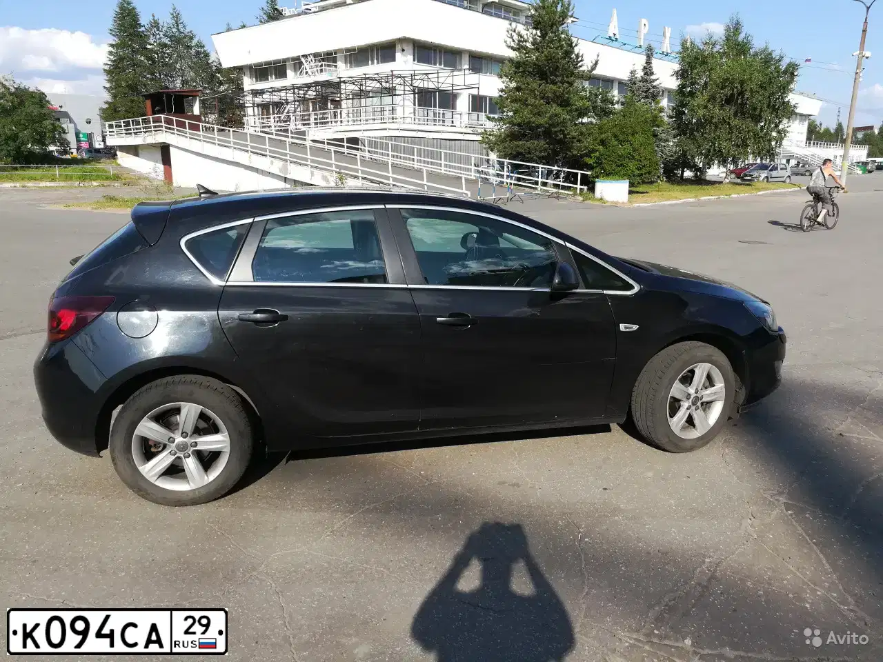 Фото автомобиля OPEL ASTRA, 2011 — госномер К094СА29. Цвет: ЧЕРНЫЙ