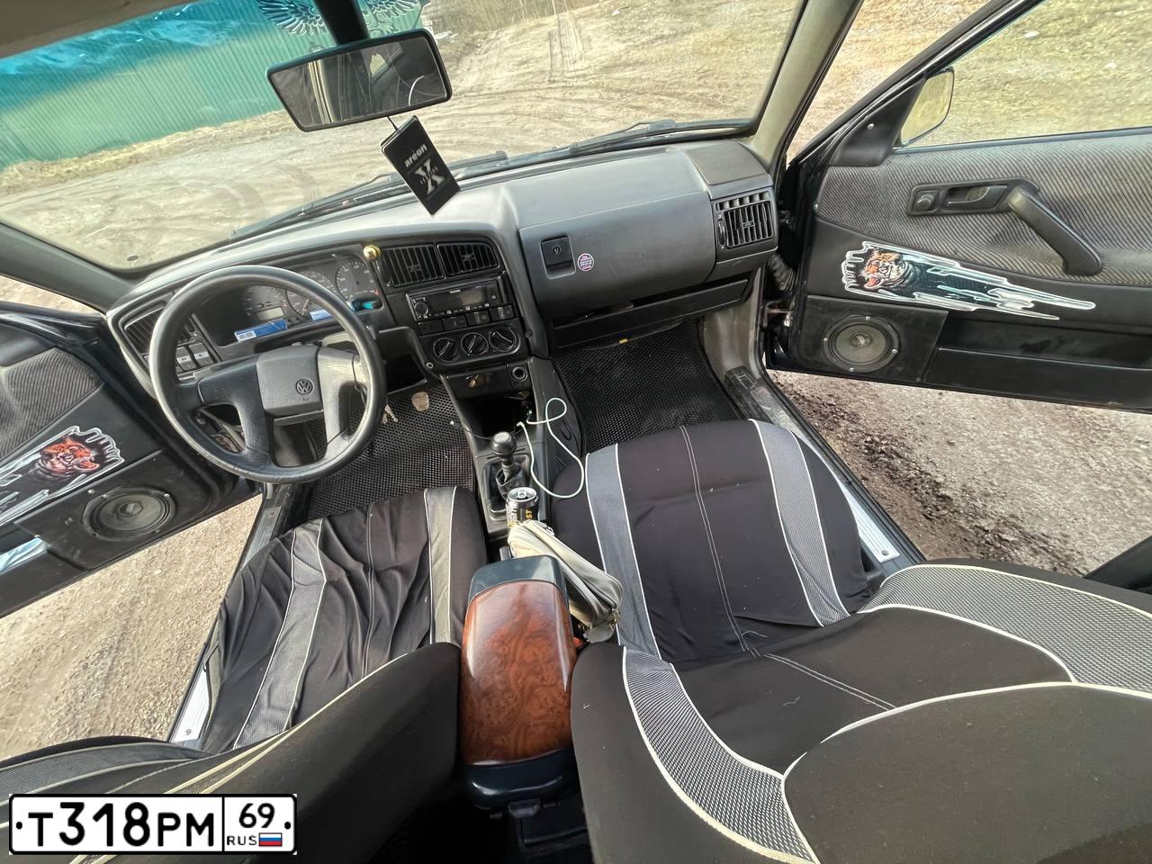 Фото автомобиля VOLKSWAGEN PASSAT, 1991 — госномер Т318РМ69. Цвет: Темно-синий