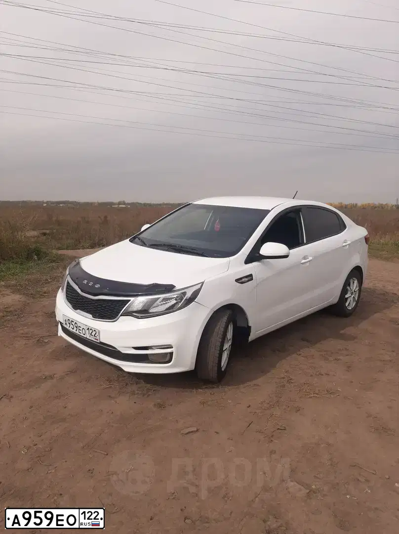 Фото автомобиля KIA RIO, 2016 — госномер А959ЕО122. Цвет: Белый