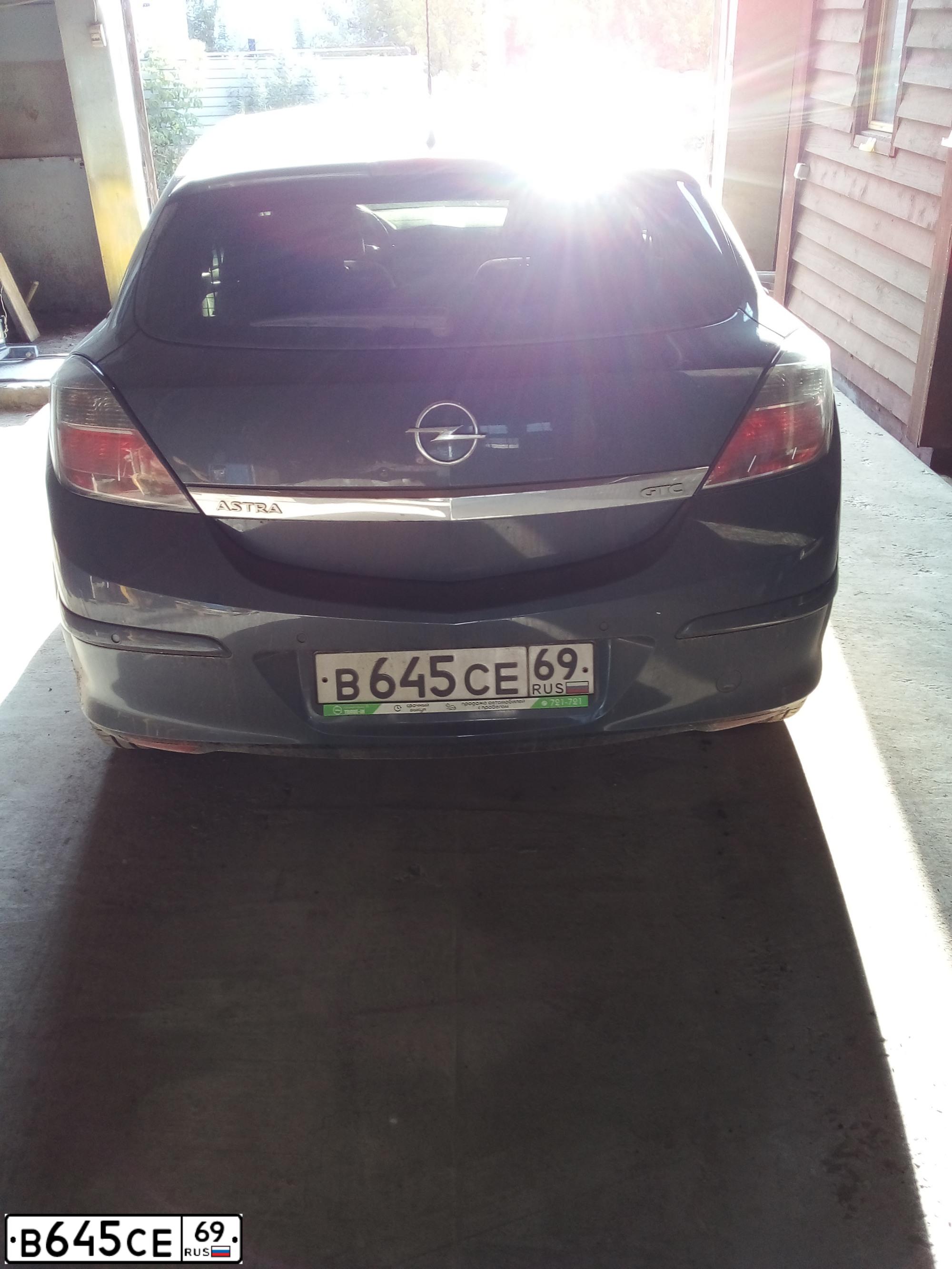 Фото автомобиля OPEL ASTRA, 2007 — госномер Е668УК69. Цвет: ТЕМНО-СЕРЫЙ