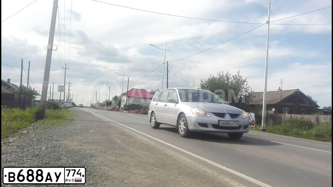 Фото автомобиля MITSUBISHI LANCER, 2003 — госномер В688АУ774. Цвет: СЕРЕБРИСТЫЙ