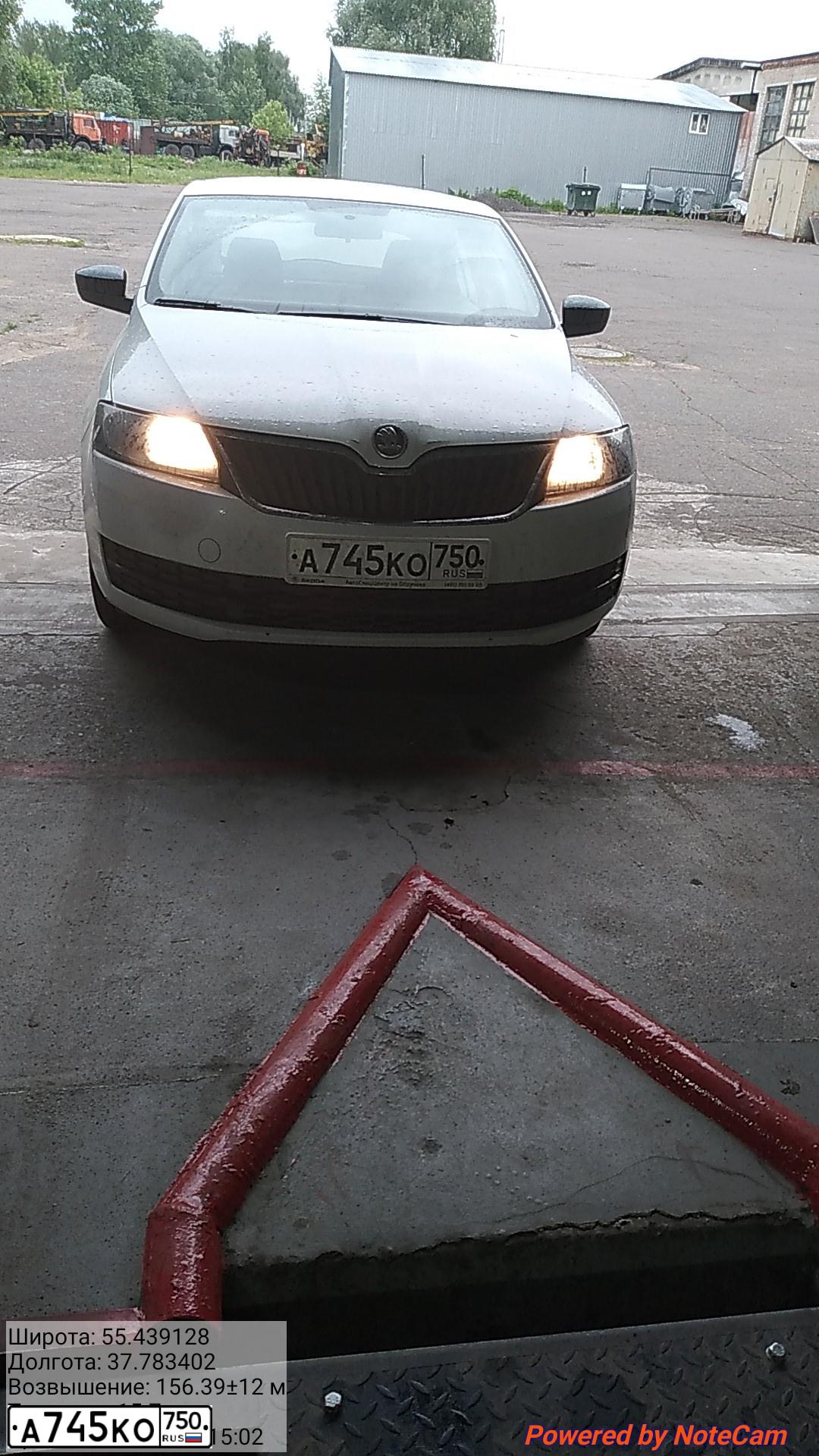 Фото автомобиля SKODA RAPID, 2016 — госномер А745КО750. Цвет: БЕЛЫЙ