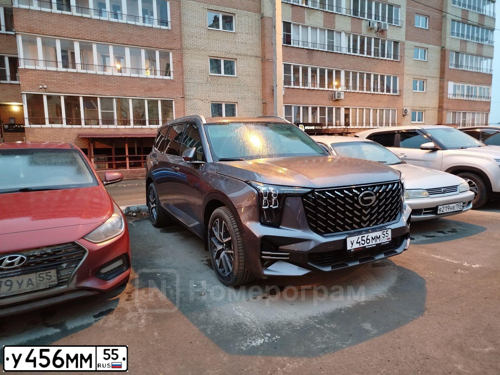Фото автомобиля CHEVROLET TAHOE, 2011 — госномер У456ММ55. Цвет: Белый