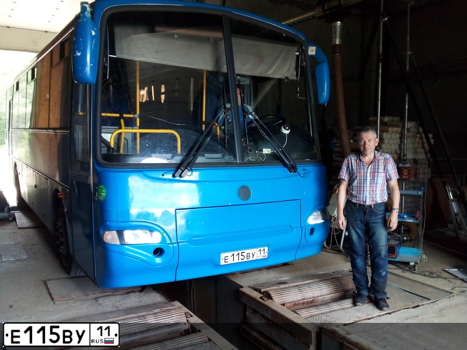Фото автомобиля KAVZ 4238, 2008 — госномер Е115ВУ11. Цвет: синий
