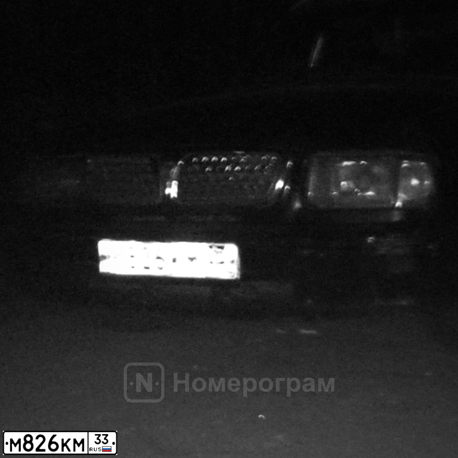 Фото автомобиля GAZ 3110 WOLGA, 2000 — госномер М826КМ33. Цвет: ЧЕРНЫЙ