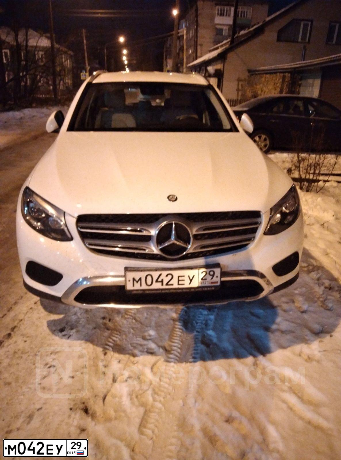 Фото автомобиля MERCEDES GLC-KLASSE, 2015 — госномер М042ЕУ29. Цвет: БЕЛЫЙ