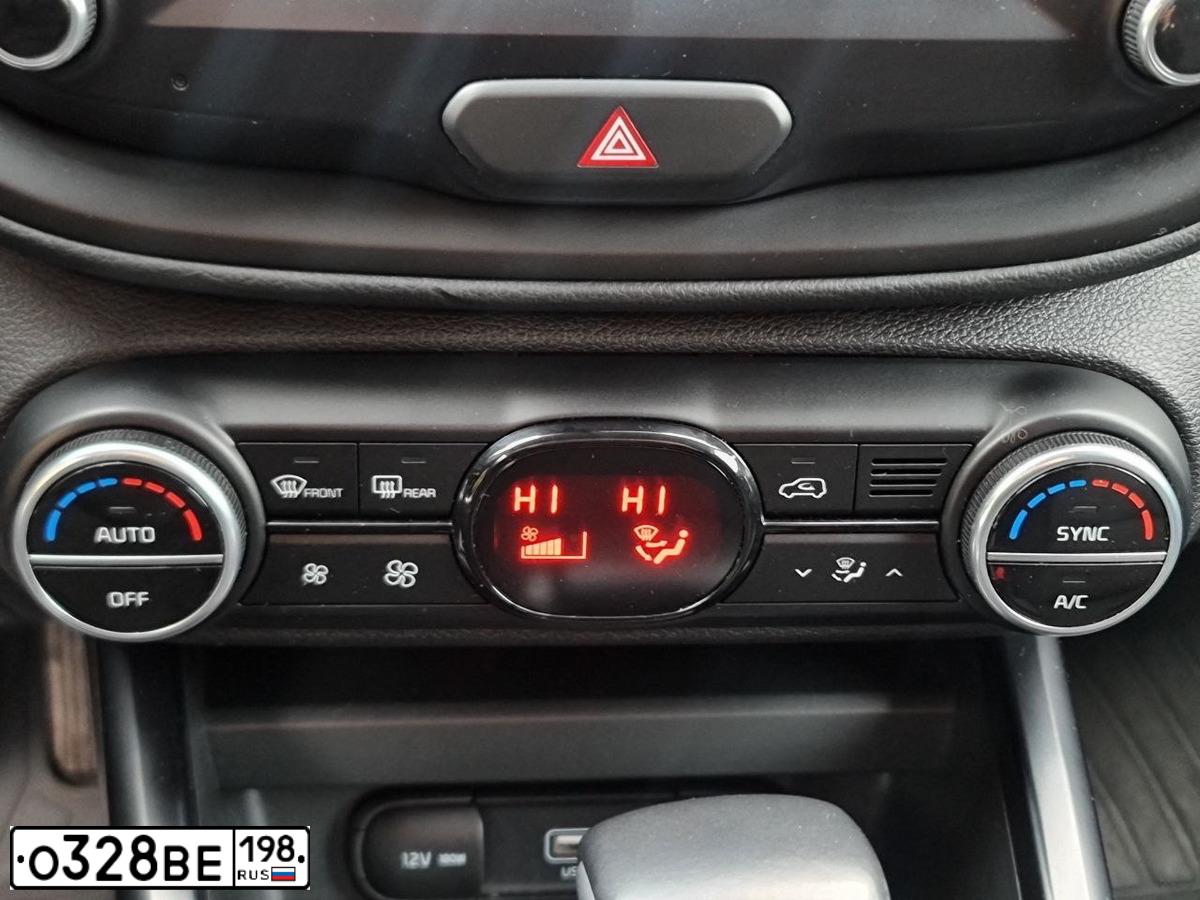 Фото автомобиля KIA SOUL, 2020 — госномер О328ВЕ198. Цвет: СИНИЙ