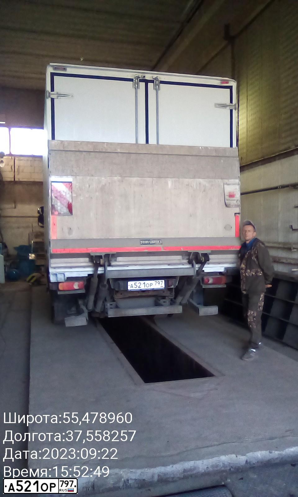 Фото автомобиля IVECO EUROCARGO, 2016 — госномер Т164УН33. Цвет: Белый