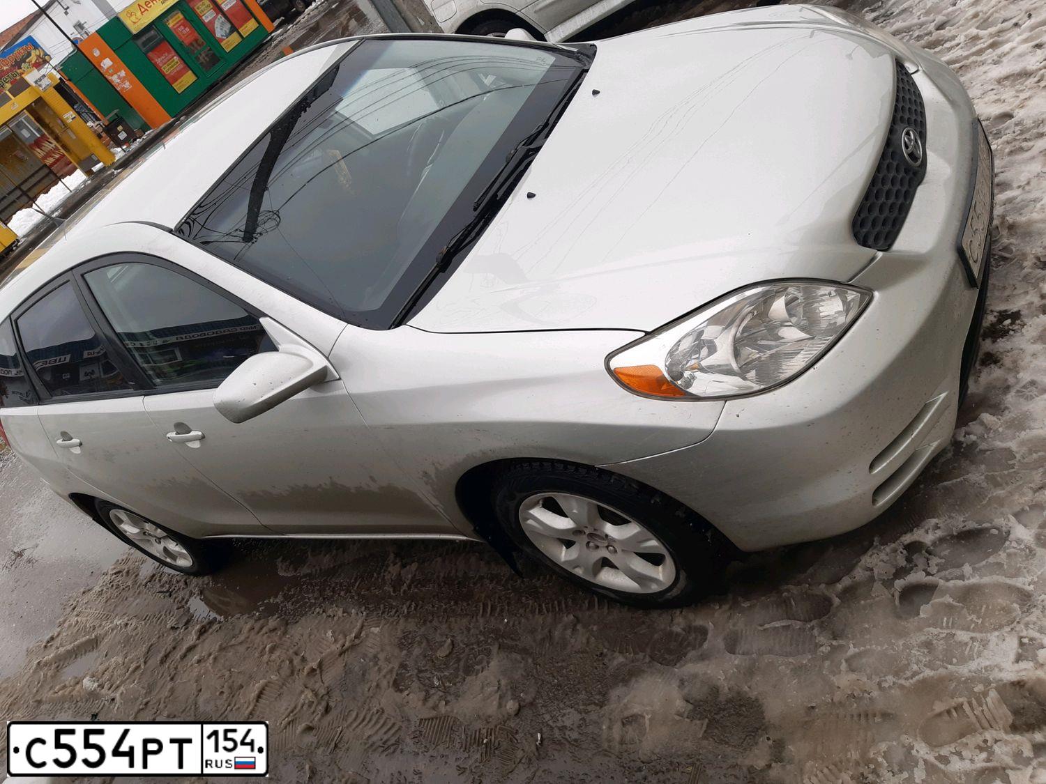 Фото автомобиля TOYOTA MATRIX, 2003 — госномер С554РТ154. Цвет: Серебристый