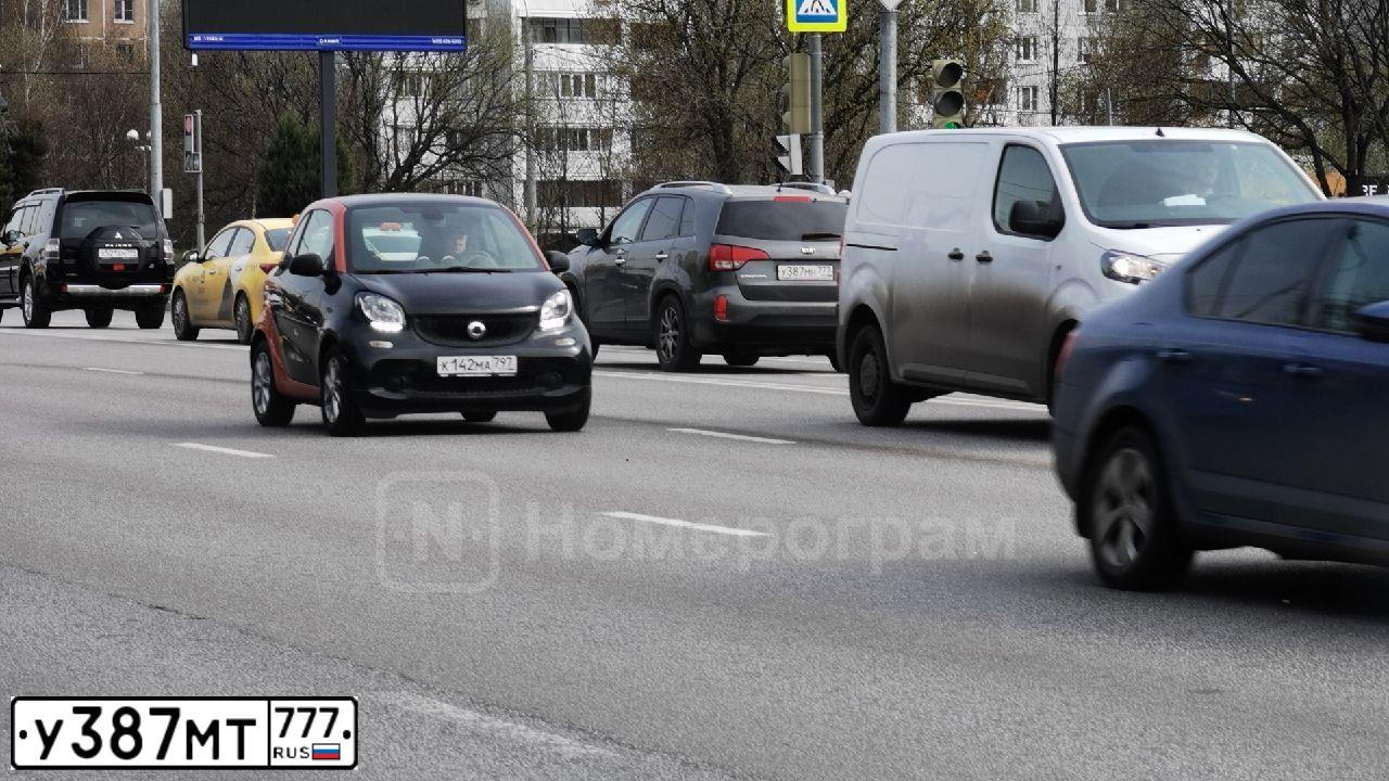 Фото автомобиля SSANGYONG STAVIC, 2014 — госномер У387МТ777. Цвет: БОРДОВЫЙ