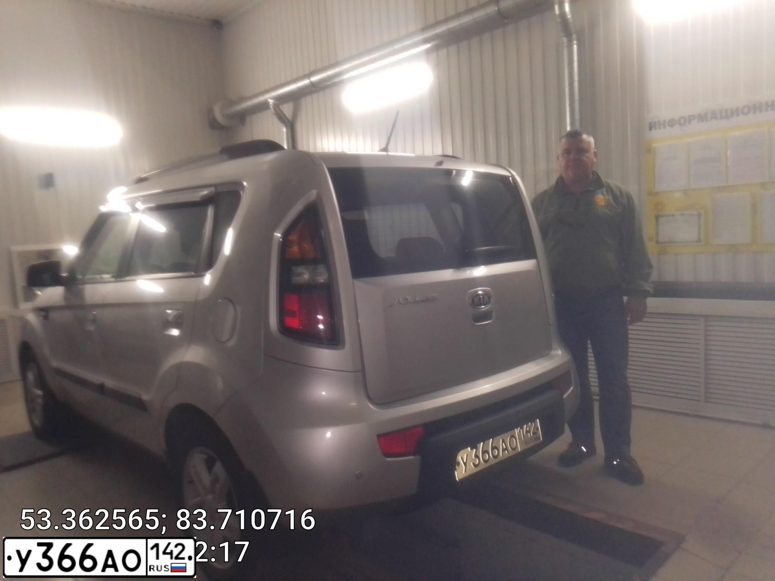 Фото автомобиля KIA SOUL, 2009 — госномер В429ХВ122. Цвет: СЕРЫЙ