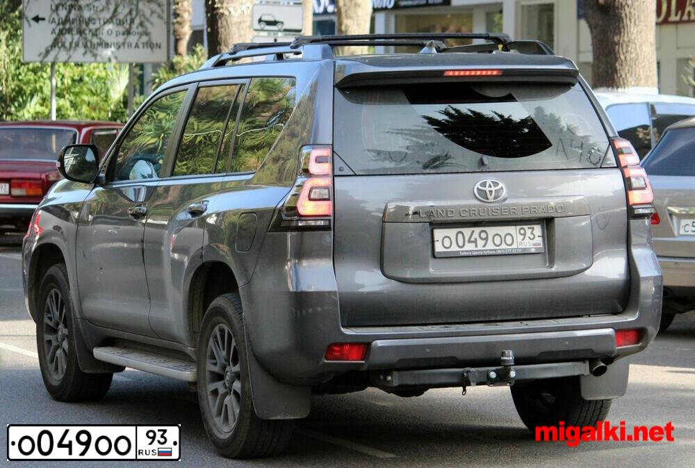 Фото автомобиля TOYOTA LANDCRUISER, 2019 — госномер О049ОО93. Цвет: Белый