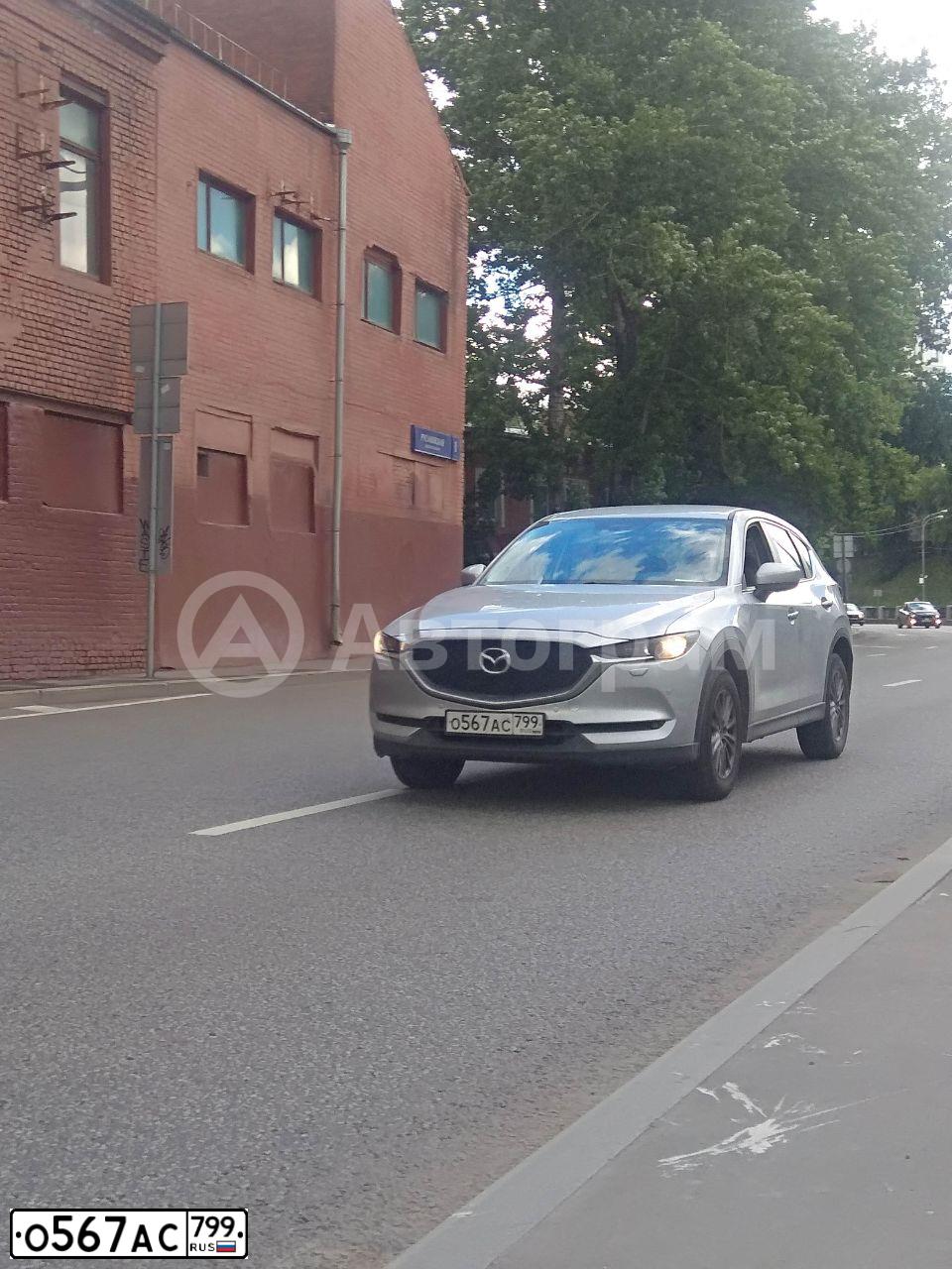 Фото автомобиля MAZDA CX-5, 2017 — госномер О567АС799. Цвет: Серый