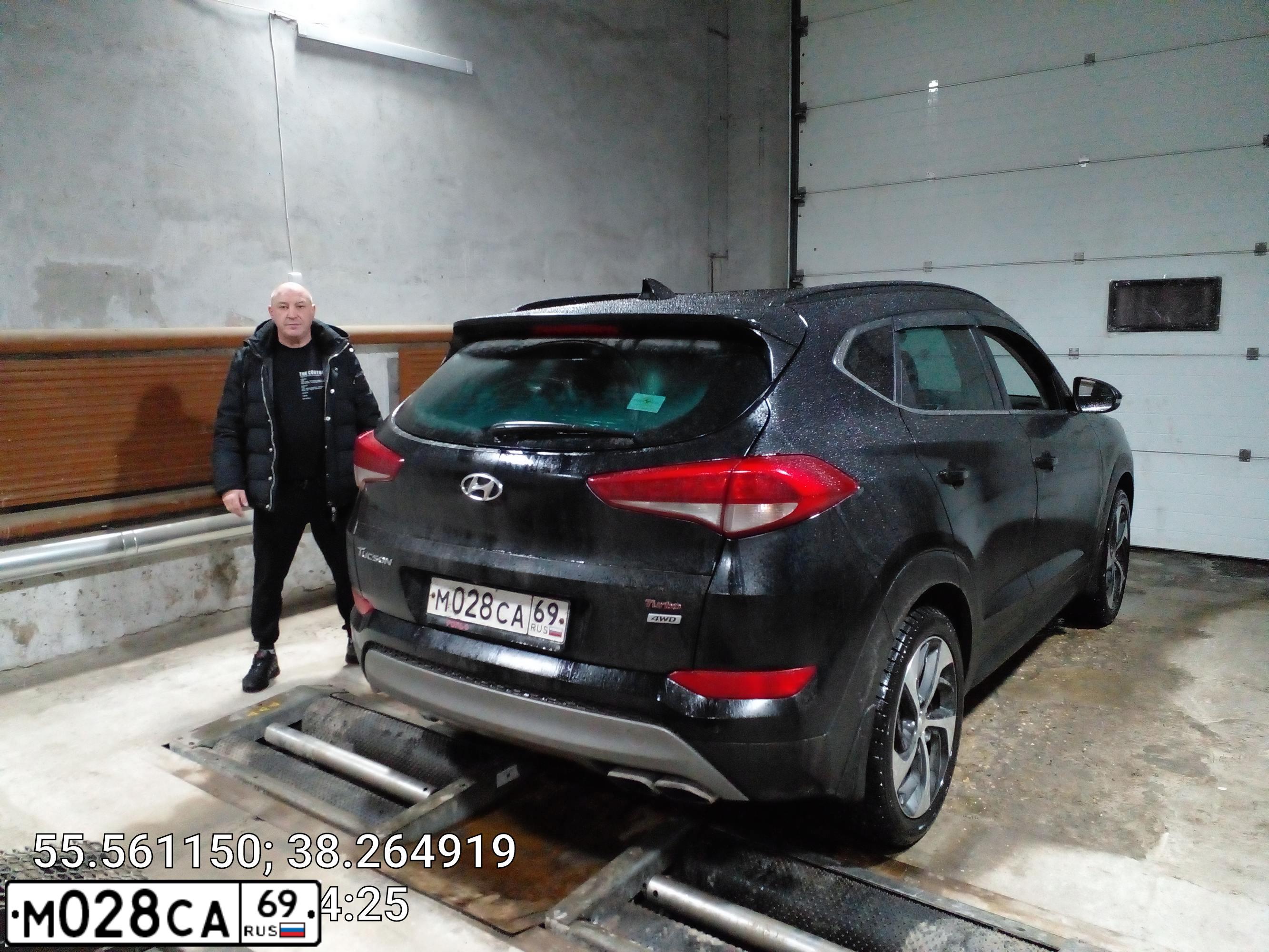 Фото автомобиля HYUNDAI TUCSON, 2016 — госномер Т204КА198. Цвет: ЧЕРНЫЙ