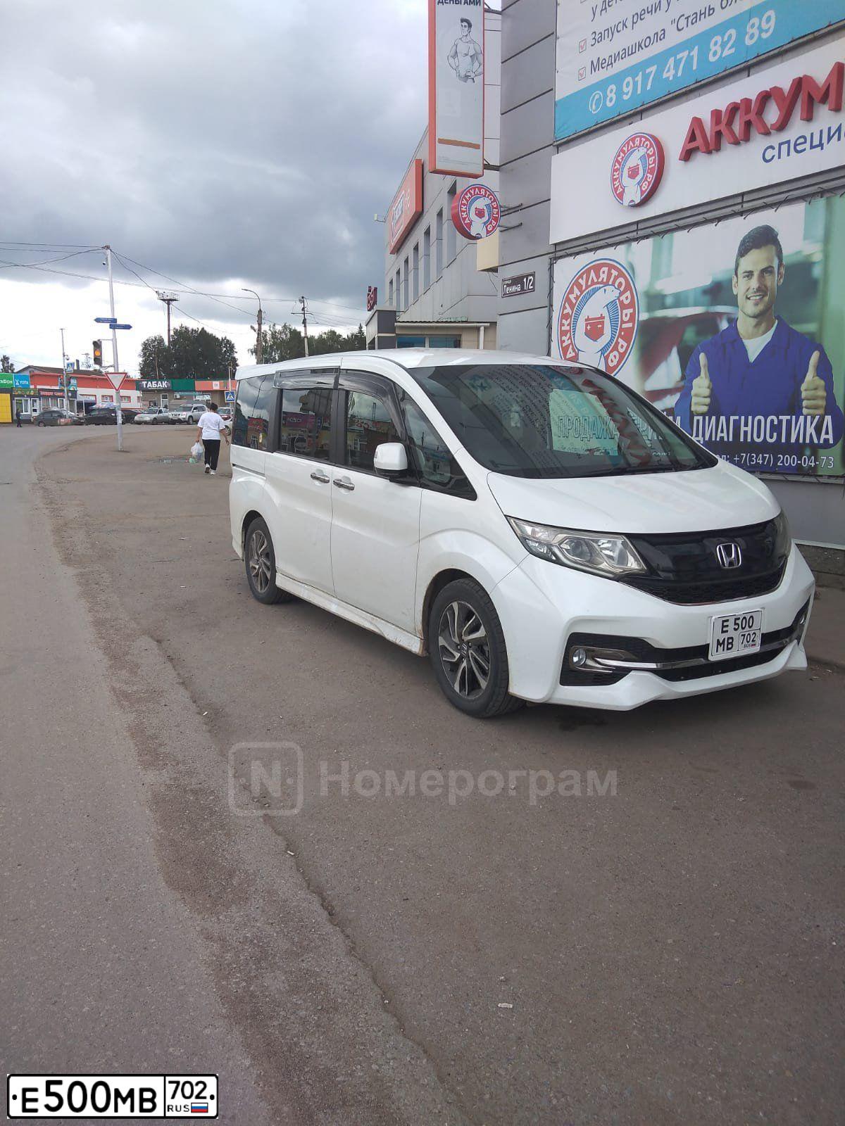 Фото автомобиля LADA VESTA, 2018 — госномер Е500МВ702. Цвет: Серебристый