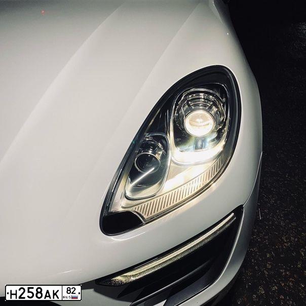Фото автомобиля PORSCHE MACAN, 2014 — госномер Н258АК82. Цвет: Белый