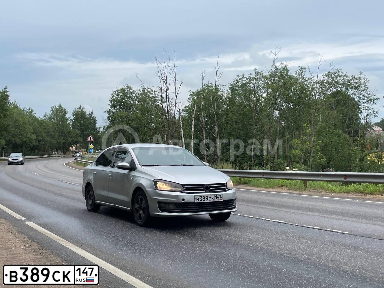 Фото автомобиля VOLKSWAGEN POLO, 2018 — госномер В389СК147. Цвет: Серебристый