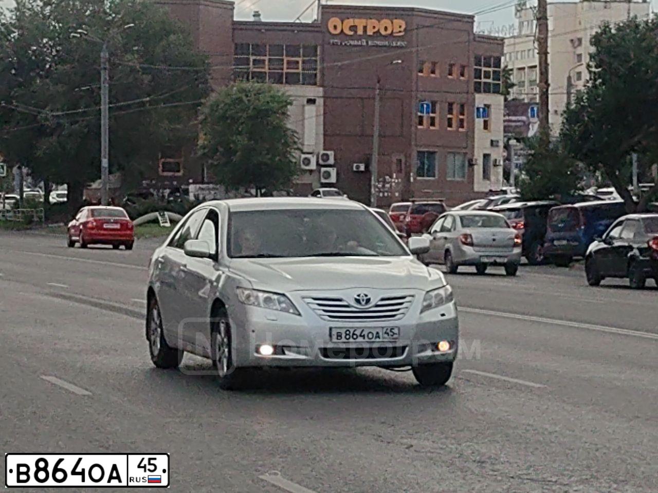 Фото автомобиля TOYOTA CAMRY, 2006 — госномер В864ОА45. Цвет: Серебристый