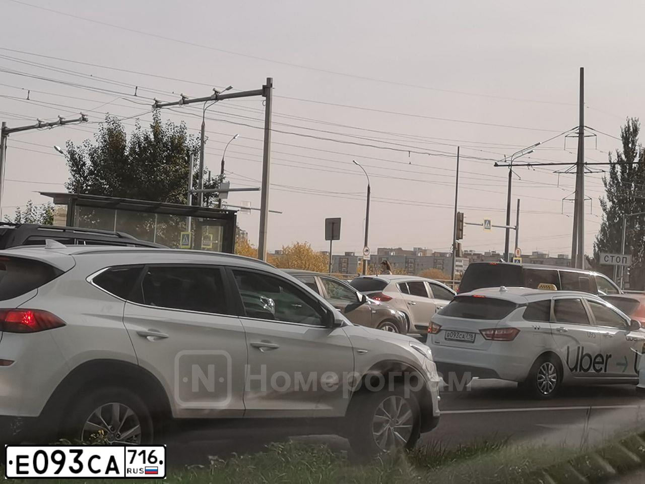 Фото автомобиля RENAULT ARKANA, 2020 — госномер Е093СА716. Цвет: СЕРЫЙ
