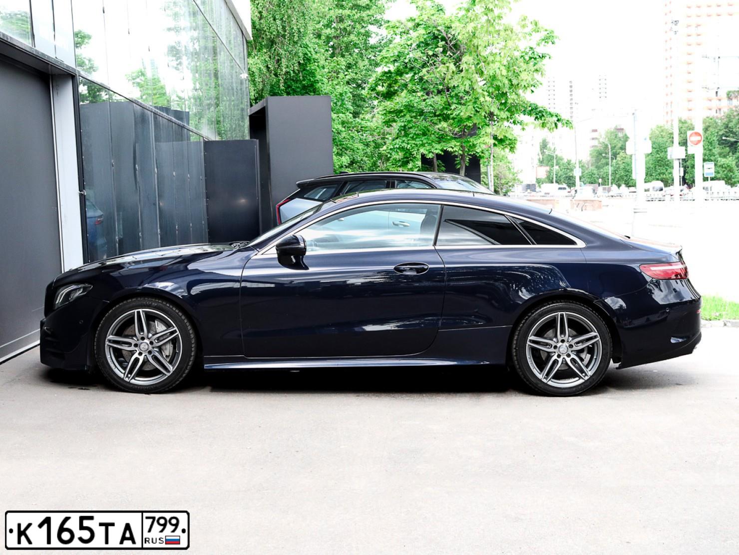 Фото автомобиля MERCEDES E-KLASSE, 2017 — госномер К165ТА799. Цвет: СИНИЙ