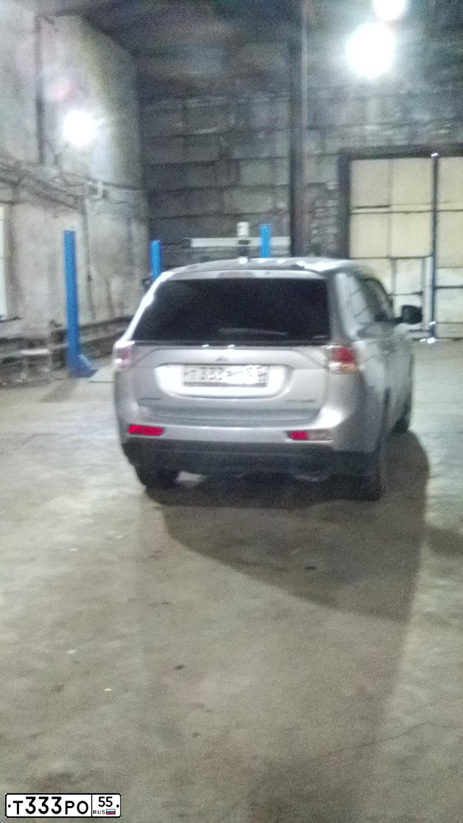 Фото автомобиля MITSUBISHI OUTLANDER, 2013 — госномер Х140МК14. Цвет: Серебристый
