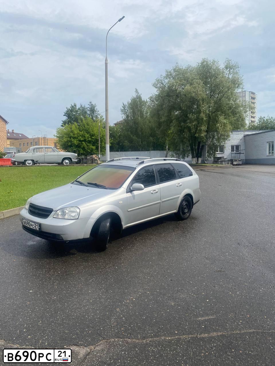 Фото автомобиля CHEVROLET LACETTI, 2007 — госномер В690РС21. Цвет: СЕРЕБРИСТЫЙ