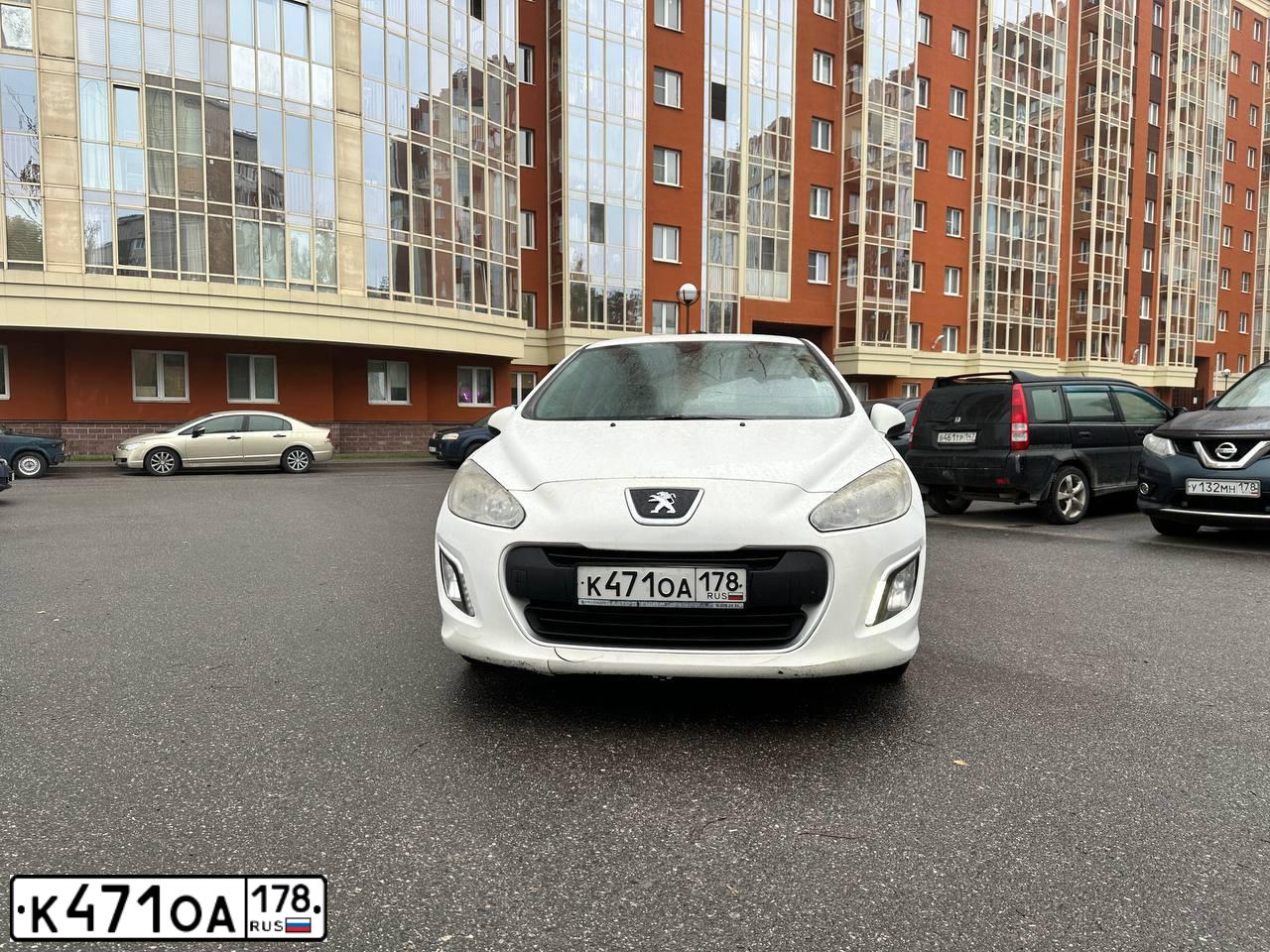 Фото автомобиля PEUGEOT 308, 2011 — госномер К471ОА178. Цвет: БЕЛЫЙ