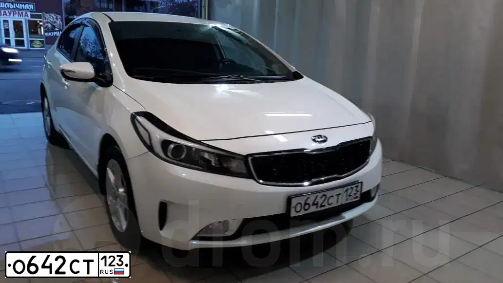 Фото автомобиля KIA CERATO, 2017 — госномер О856ВН46. Цвет: БЕЛЫЙ