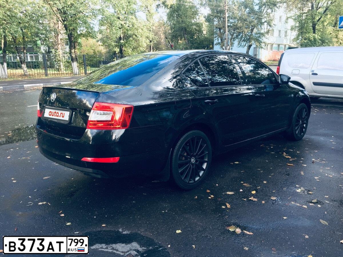 Фото автомобиля SKODA OCTAVIA, 2014 — госномер Е222ЕН99. Цвет: ЧЕРНЫЙ