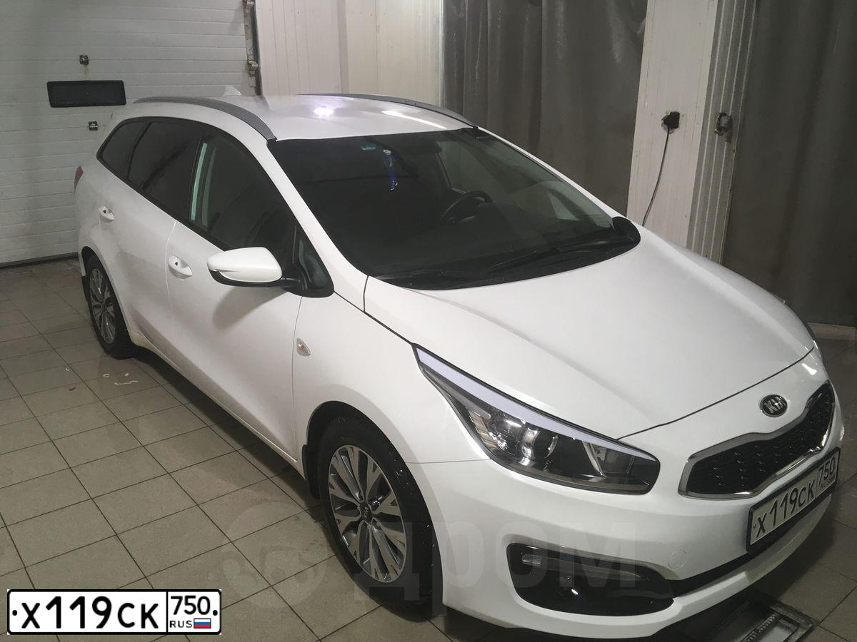 Фото автомобиля KIA CEE'D, 2018 — госномер Т411АМ77. Цвет: БЕЛЫЙ