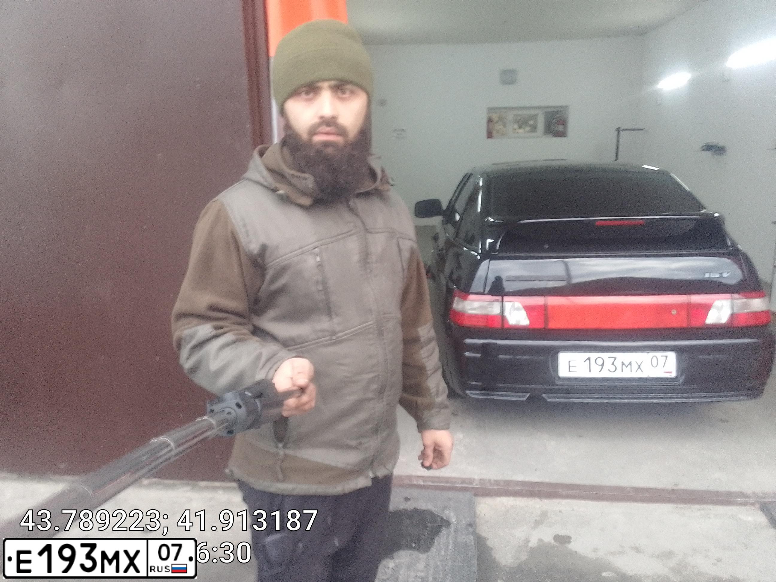 Фото автомобиля LADA 2112 LADA, 2008 — госномер Е193МХ07. Цвет: СИНЕ-ЧЕРНЫЙ