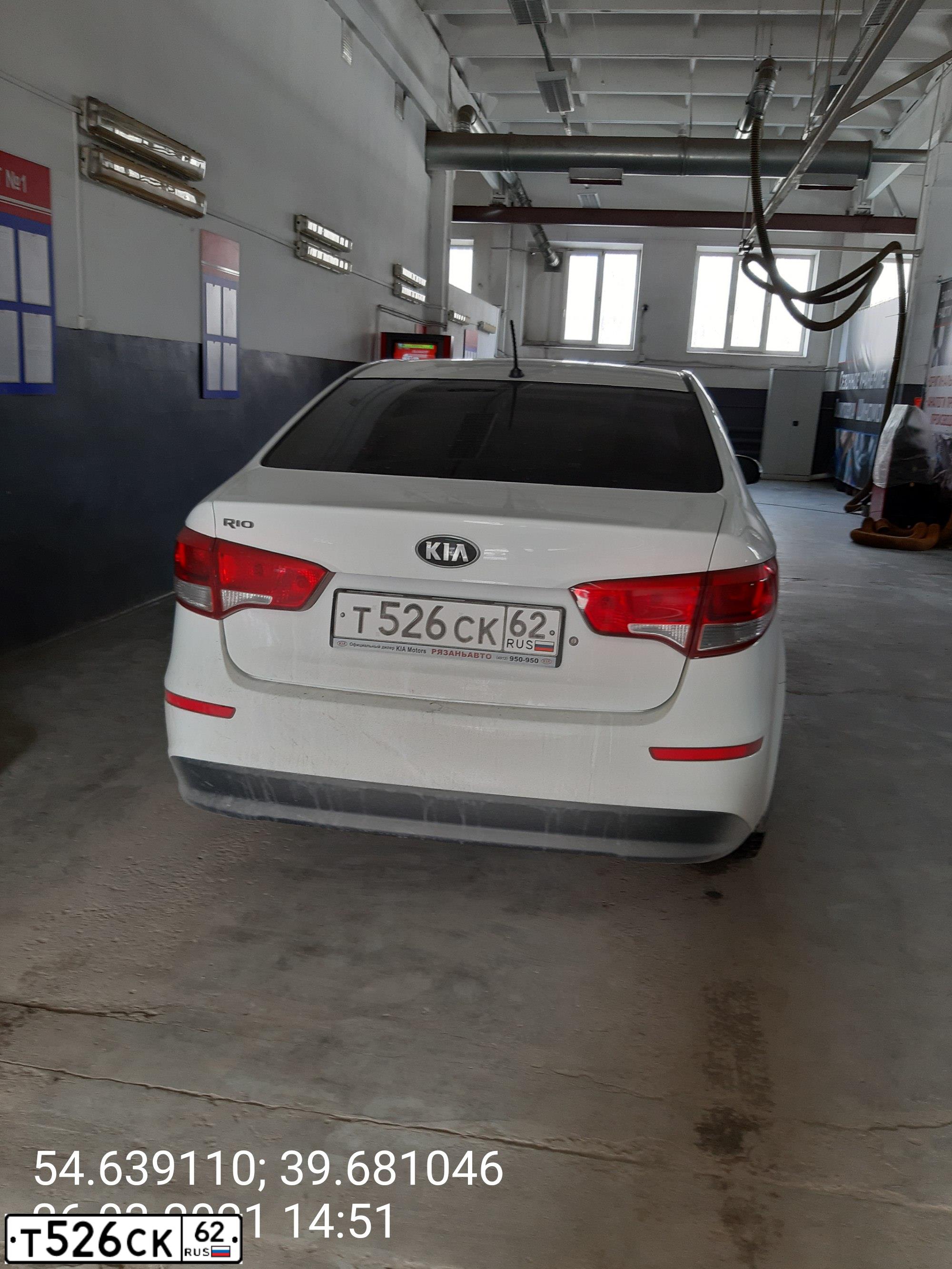 Фото автомобиля KIA RIO, 2015 — госномер Т526СК62. Цвет: БЕЛЫЙ
