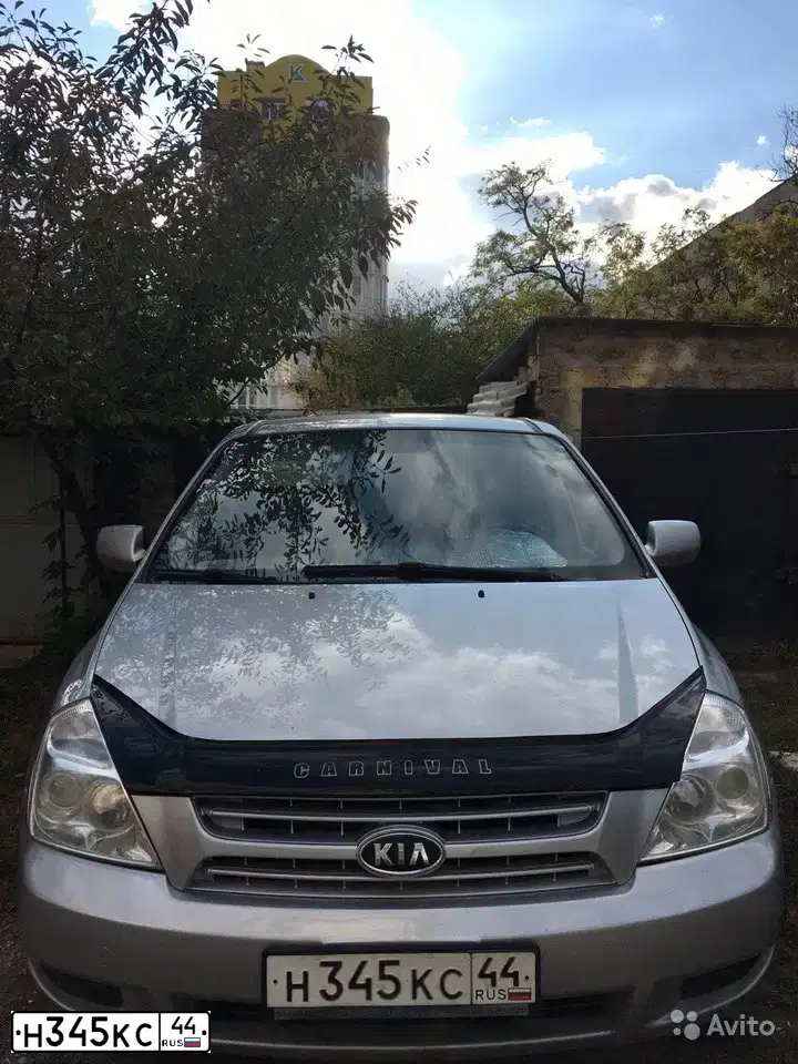 Фото автомобиля KIA CARNIVAL, 2009 — госномер Н643КС82. Цвет: СЕРЕБРИСТЫЙ