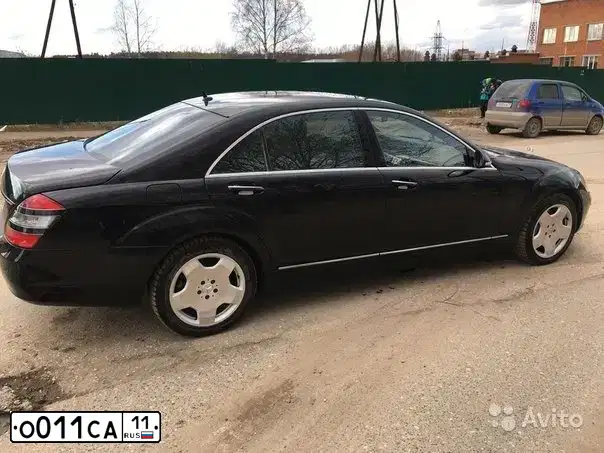 Фото автомобиля CADILLAC ESCALADE, 2007 — госномер О011СА11. Цвет: ЧЕРНЫЙ