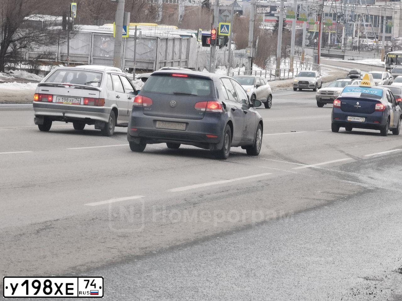 Фото автомобиля LADA 2114 SAMARA, 2005 — госномер У198ХЕ74. Цвет: СВЕТЛО-СЕРЕБРИСТЫЙ  МЕТАЛЛИК