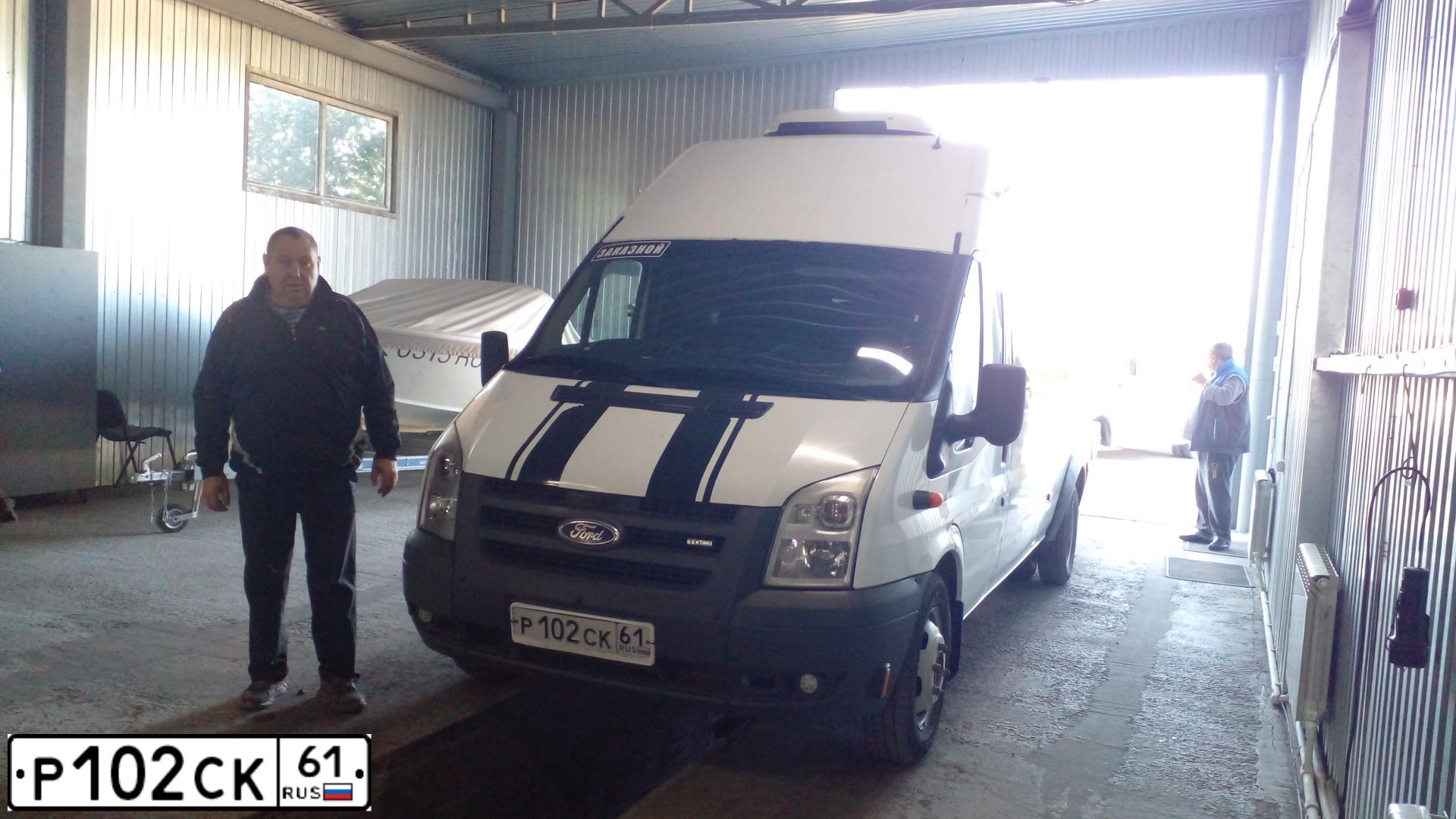 Фото автомобиля FORD TRANSIT, 2007 — госномер Р102СК61. Цвет: Белый