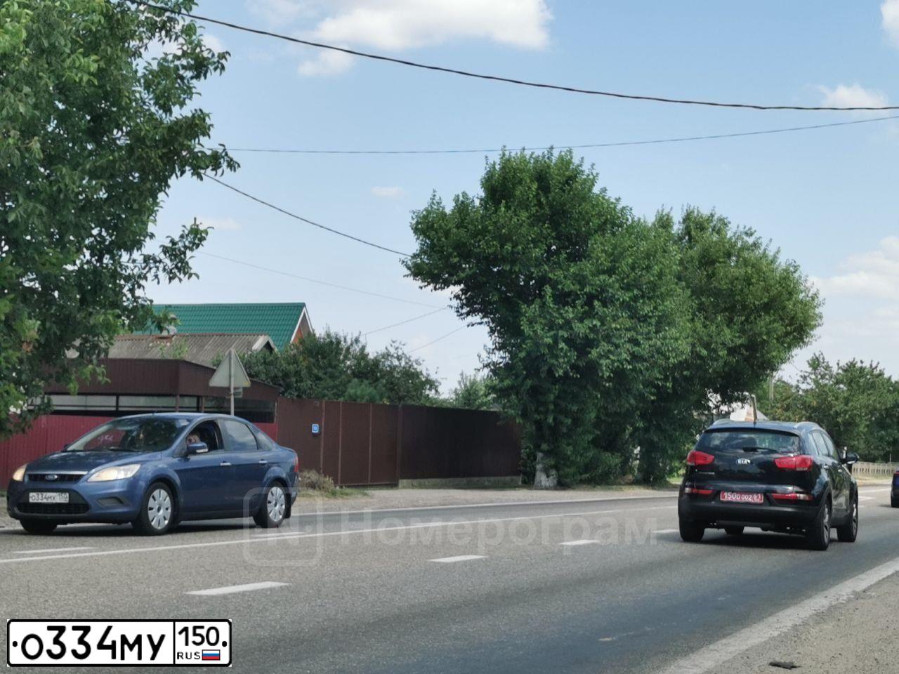 Фото автомобиля CHEVROLET CAPTIVA, 2008 — госномер Е398ЕХ977. Цвет: СЕРЫЙ