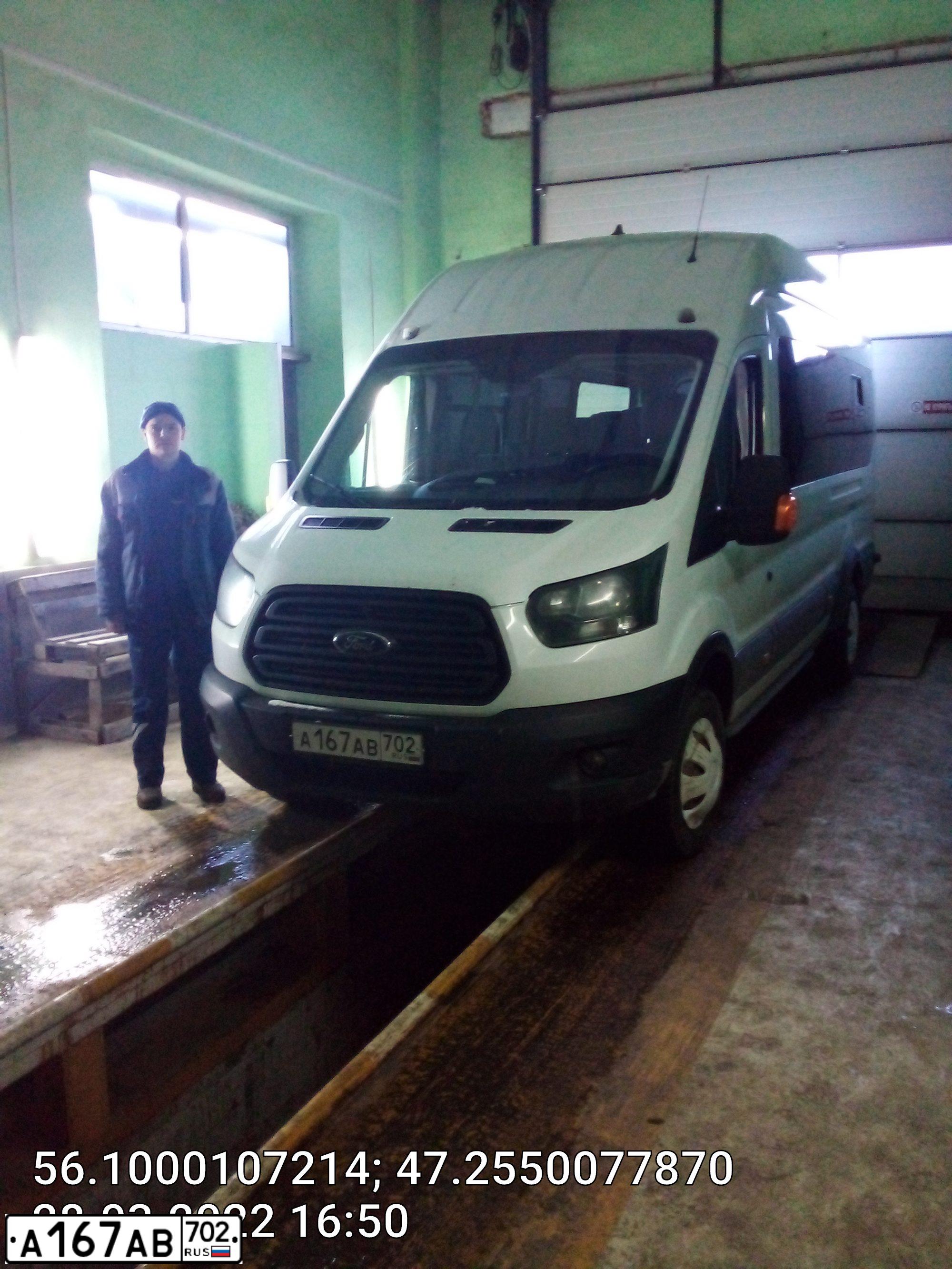 Фото автомобиля FORD TRANSIT, 2018 — госномер Е146НМ142. Цвет: Белый