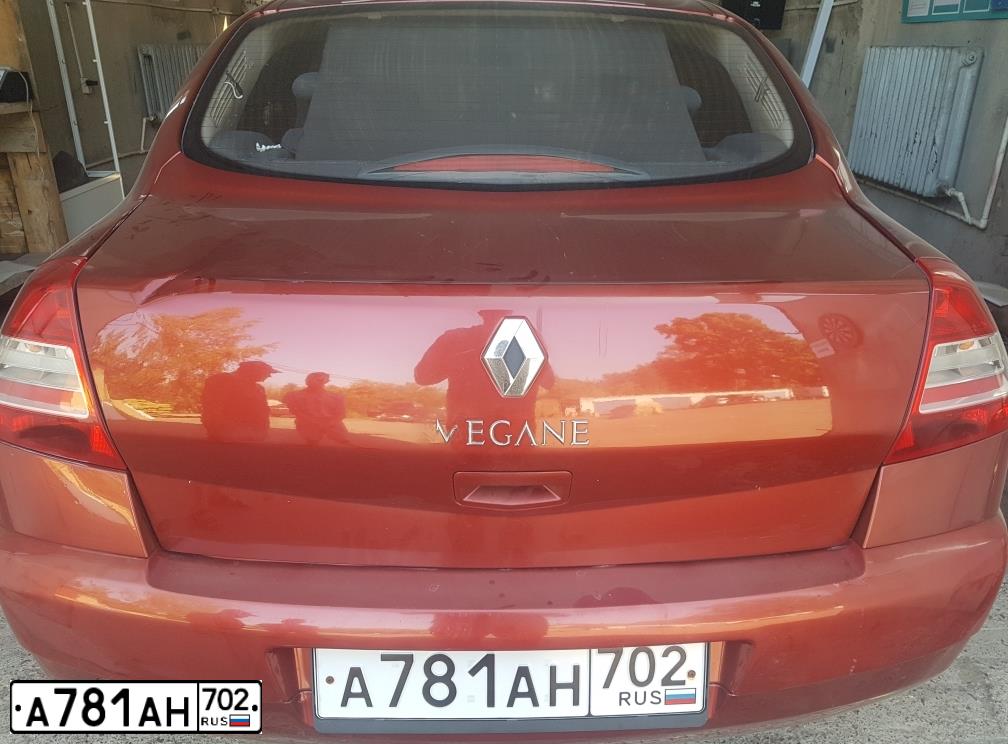 Фото автомобиля RENAULT MEGANE, 2007 — госномер Е598МС702. Цвет: Красный