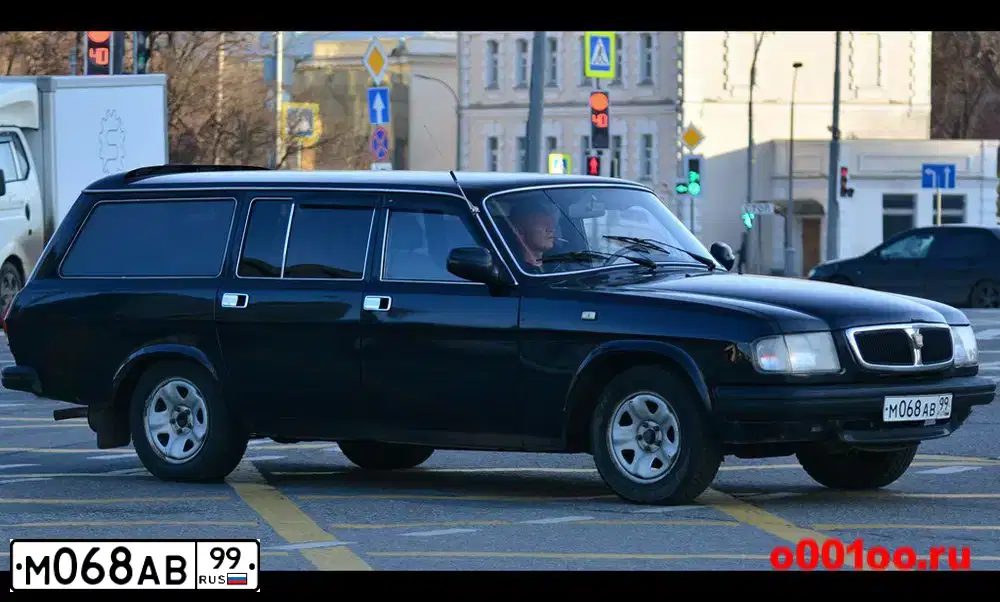 Фото автомобиля GAZ 3102 WOLGA, 2008 — госномер М068АВ99. Цвет: синий