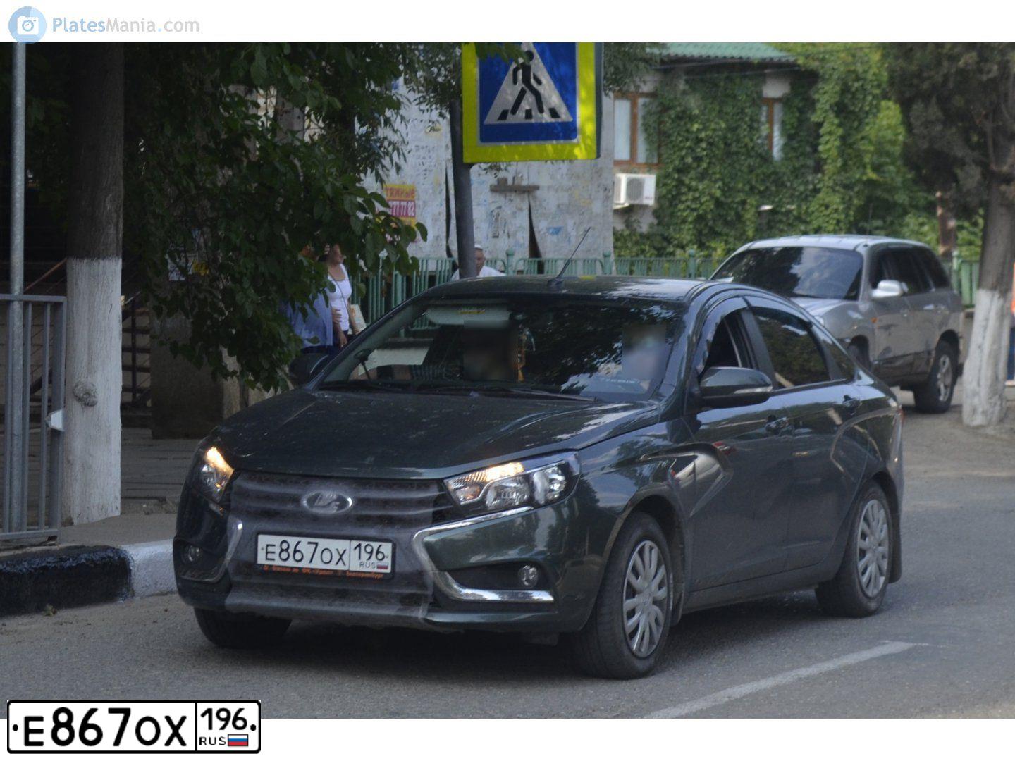 Фото автомобиля LADA VESTA, 2017 — госномер Е867ОХ196. Цвет: ТЕМНО-ЗЕЛЕНЫЙ