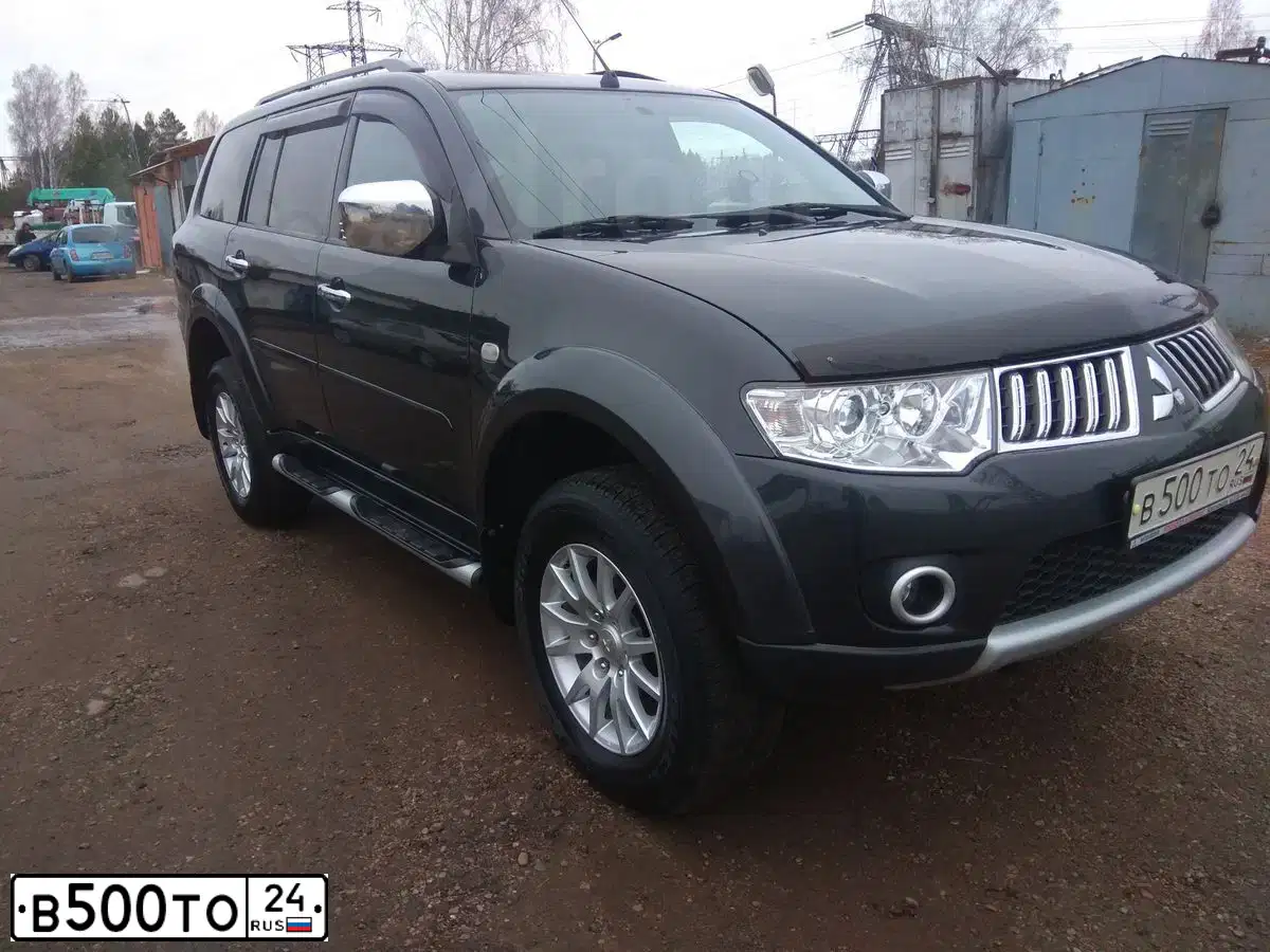 Фото автомобиля MITSUBISHI PAJERO, 2011 — госномер У666СА198. Цвет: СЕРЫЙ