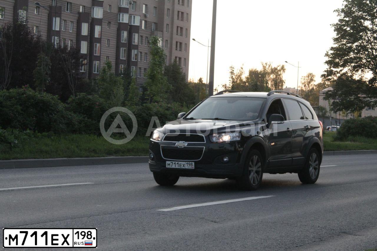 Фото автомобиля CHEVROLET CAPTIVA, 2014 — госномер М711ЕХ198. Цвет: ЧЕРНЫЙ