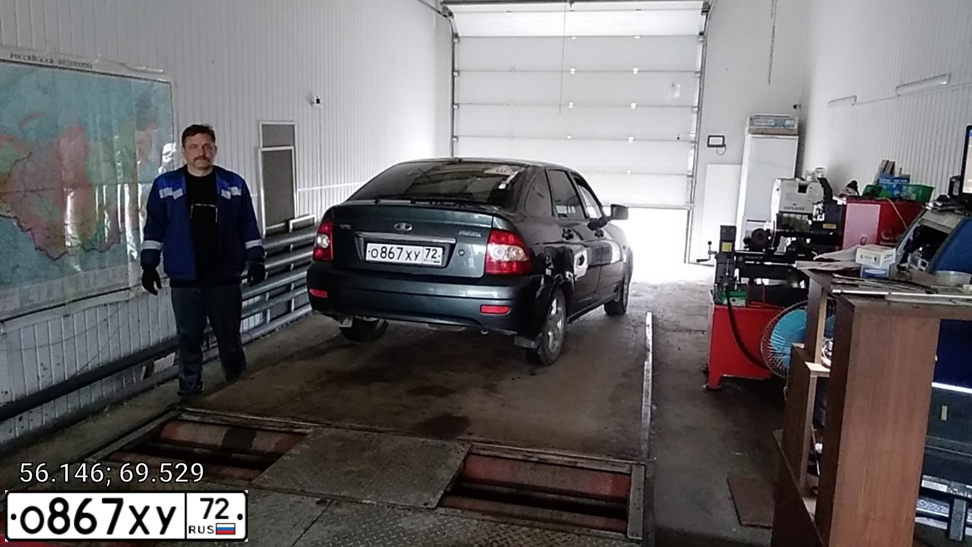 Фото автомобиля LADA 2172 PRIORA, 2010 — госномер А305ТВ43. Цвет: СРЕДНИЙ СЕРО-ЗЕЛЕНЫЙ МЕТ.