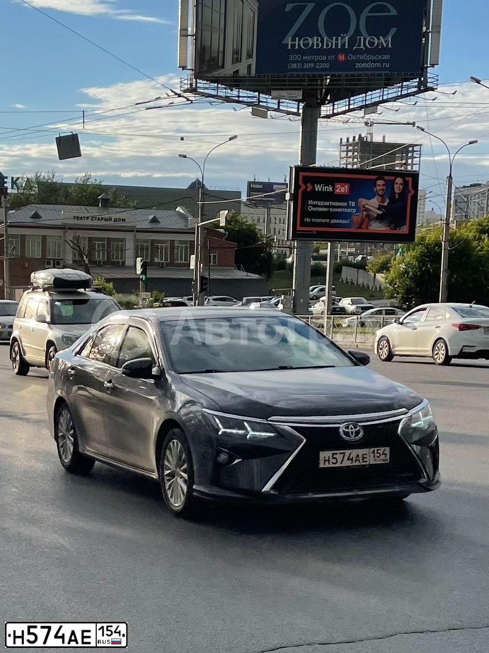 Фото автомобиля TOYOTA CAMRY, 2013 — госномер Н574АЕ154. Цвет: СЕРЫЙ МЕТАЛЛИК